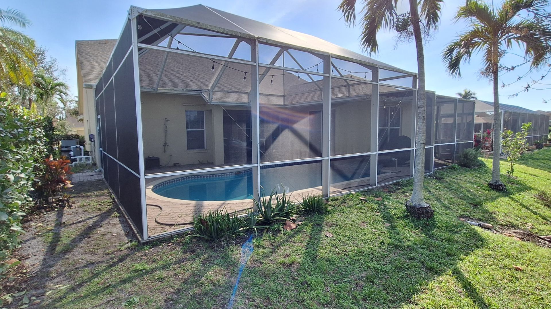 New custom screen enclosure built by Aluminum Master LLC in Naples Florida